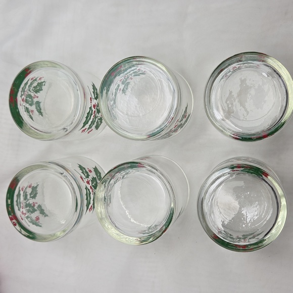 Indiana Holly Christmas Tumbler Glasses - Picture 3 of 11